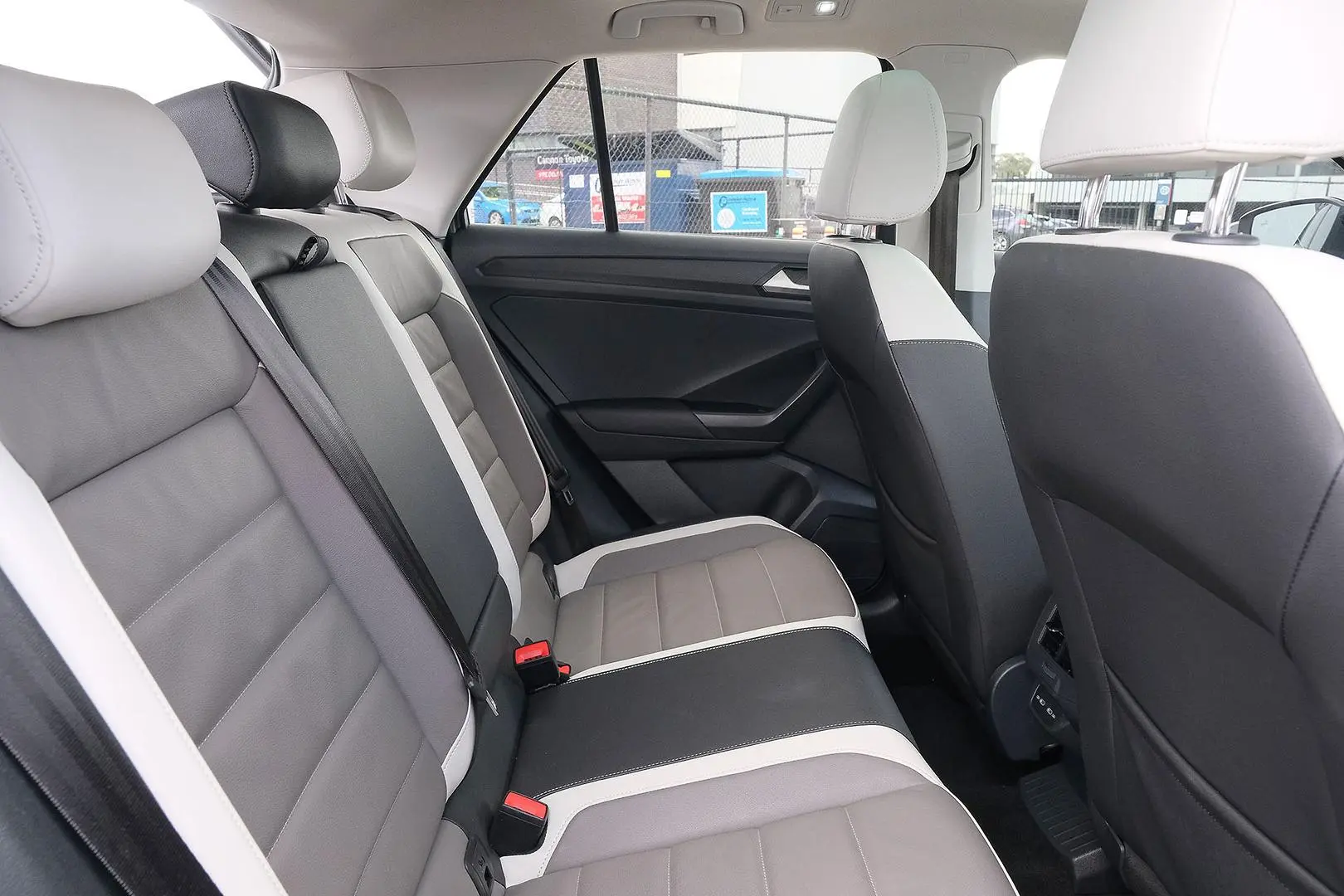 2021 Volkswagen T-Roc Gallery Image 12