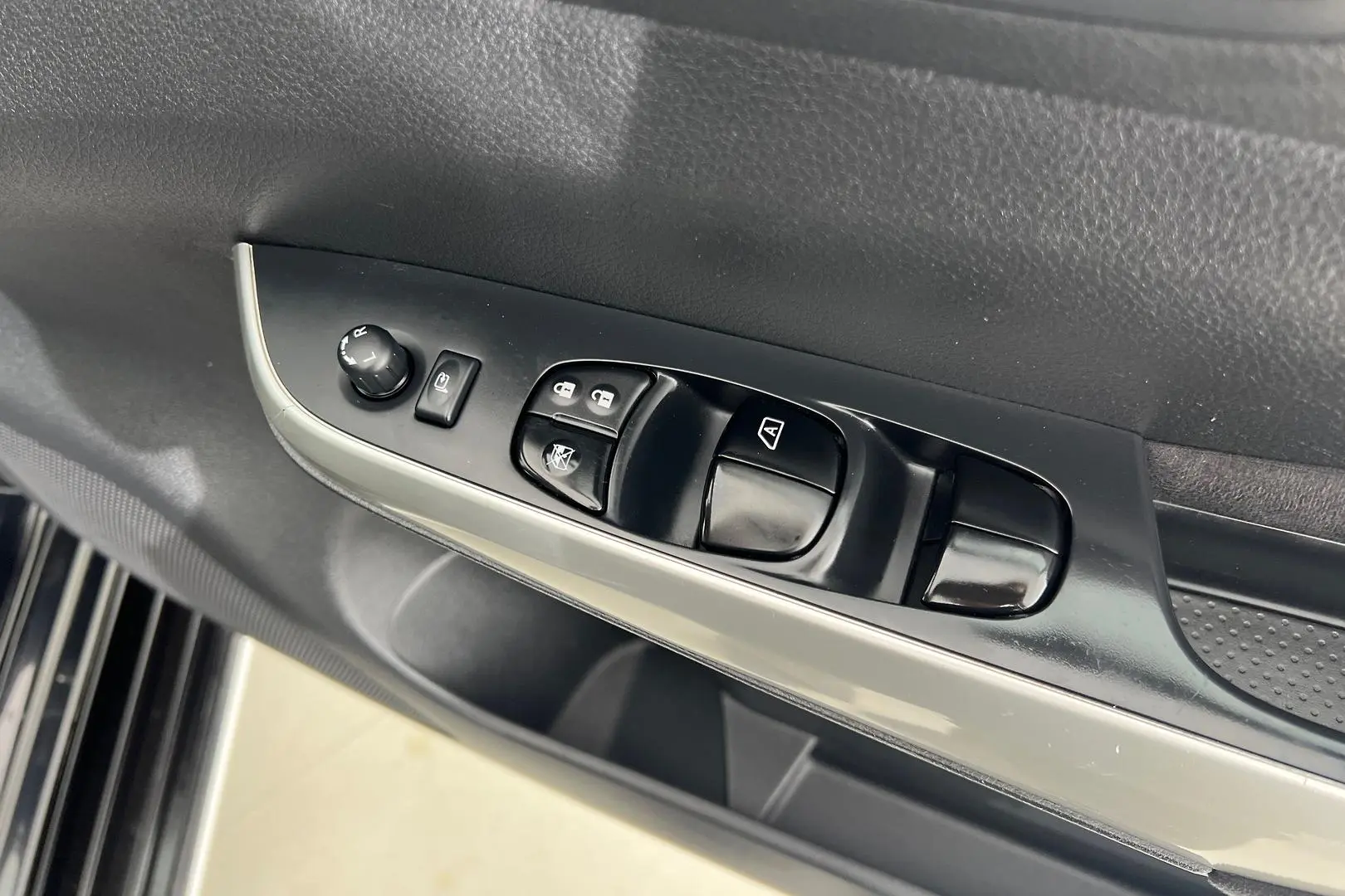 2019 Nissan Navara Gallery Image 14