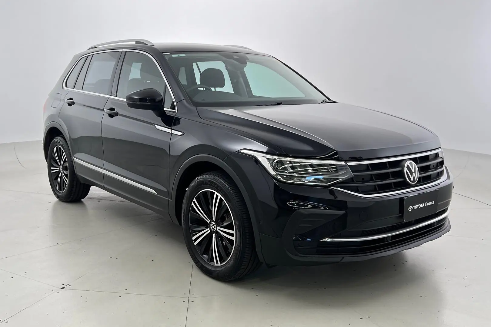 2021 Volkswagen Tiguan Gallery Image 1