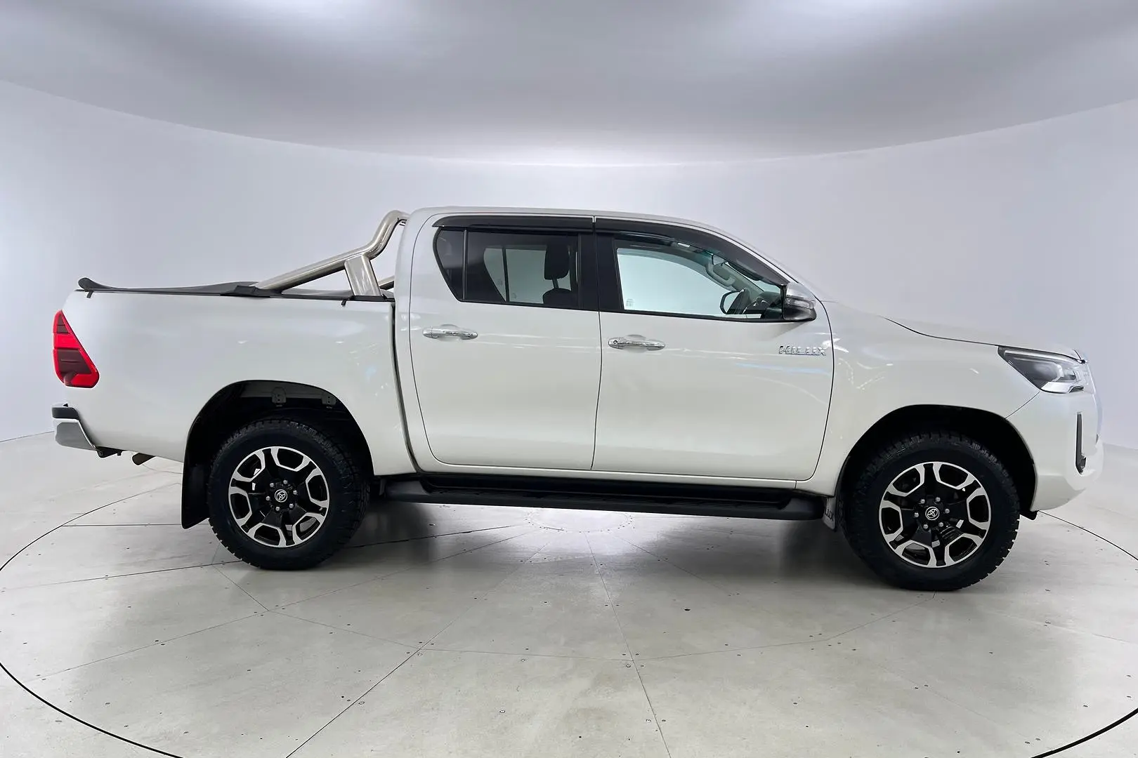 2021 Toyota Hilux Gallery Image 4