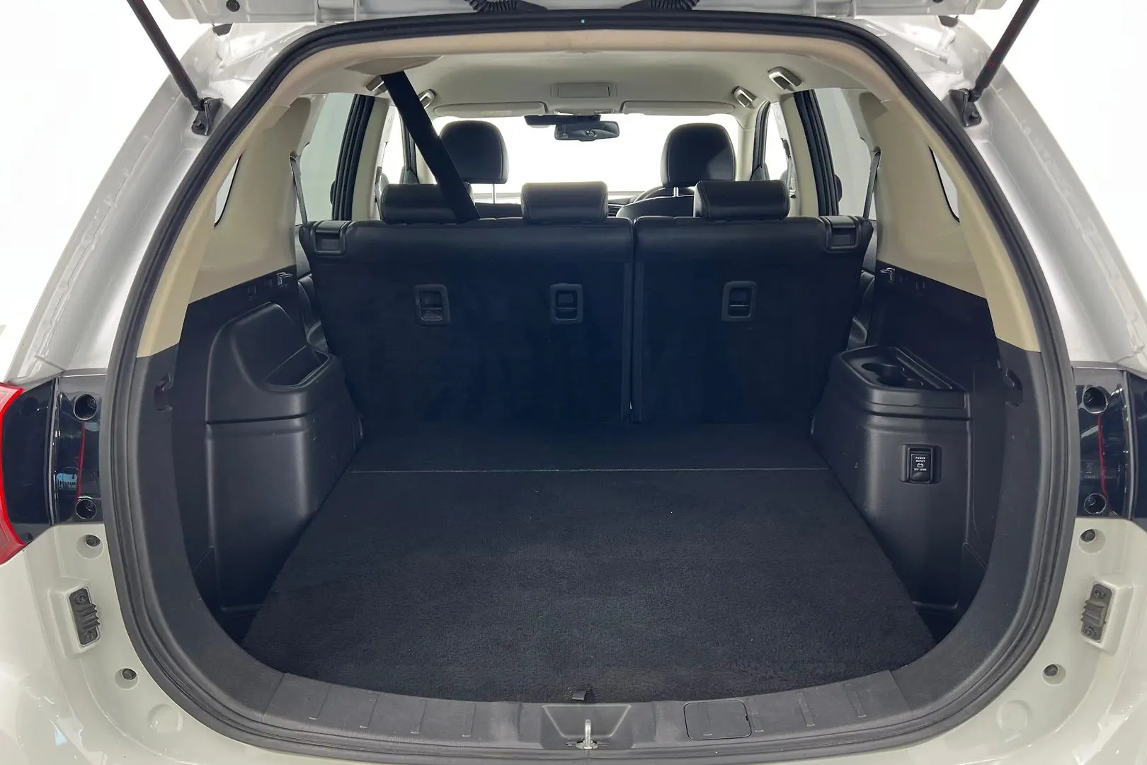 2018 Mitsubishi Outlander Gallery Image 16