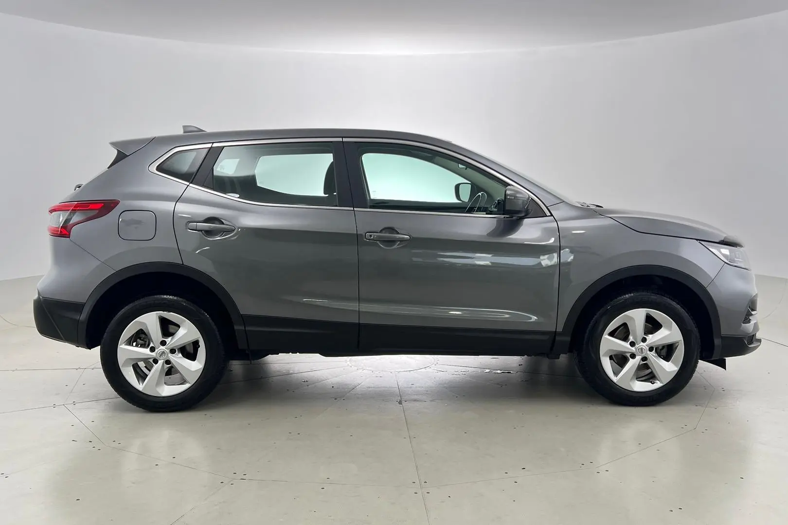 2020 Nissan QASHQAI Gallery Image 3