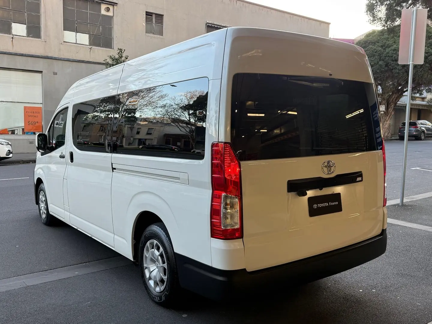 2019 Toyota Hiace Gallery Image 8