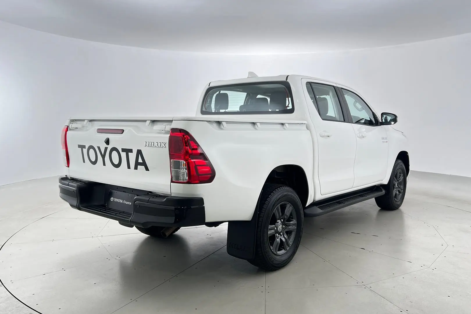 2024 Toyota Hilux Gallery Image 8