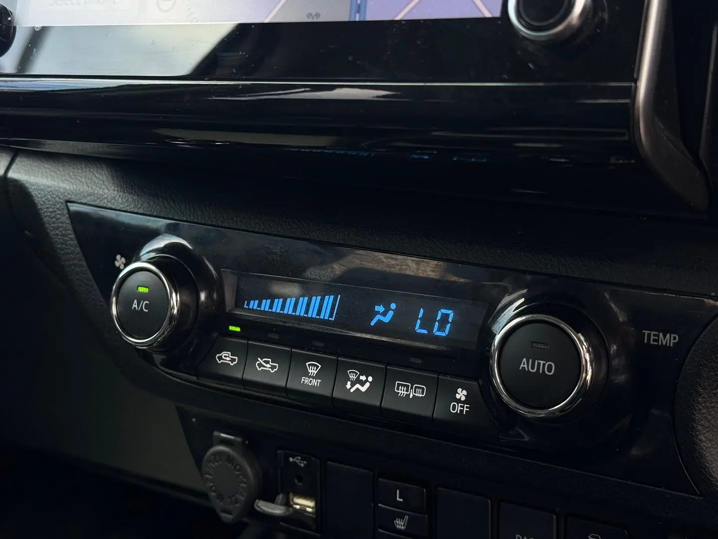 2020 Toyota Hilux Gallery Image 17