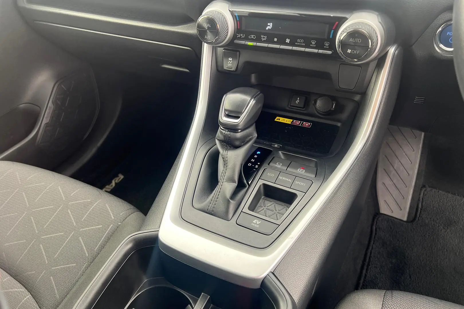 2022 Toyota RAV4 Gallery Image 12