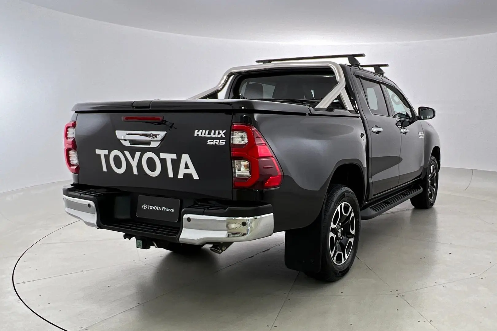 2021 Toyota Hilux Gallery Image 6