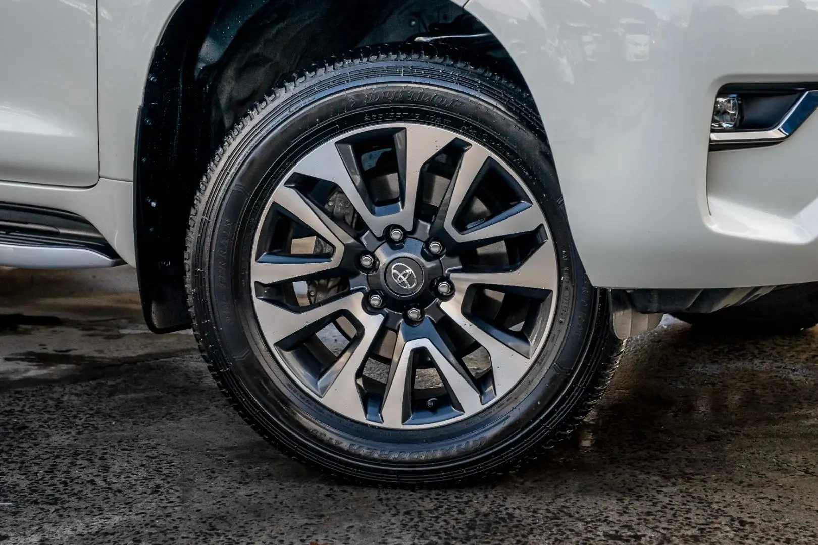 2022 Toyota Landcruiser Prado Gallery Image 23
