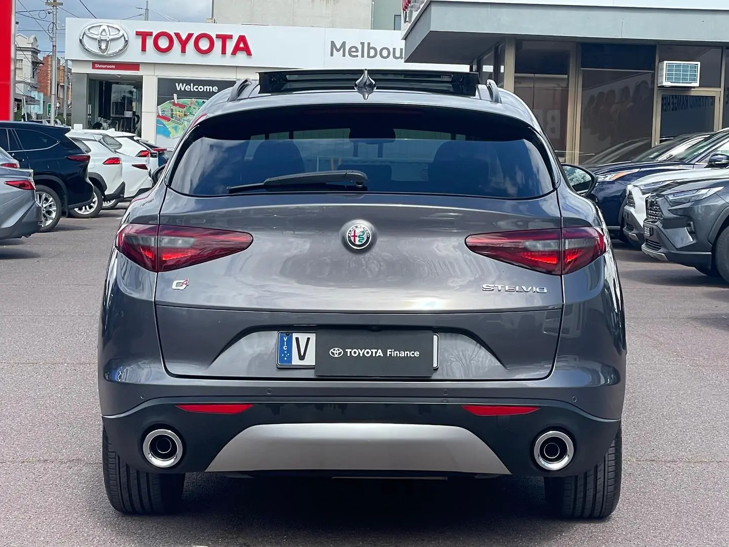 2018 Alfa Romeo Stelvio Gallery Image 6