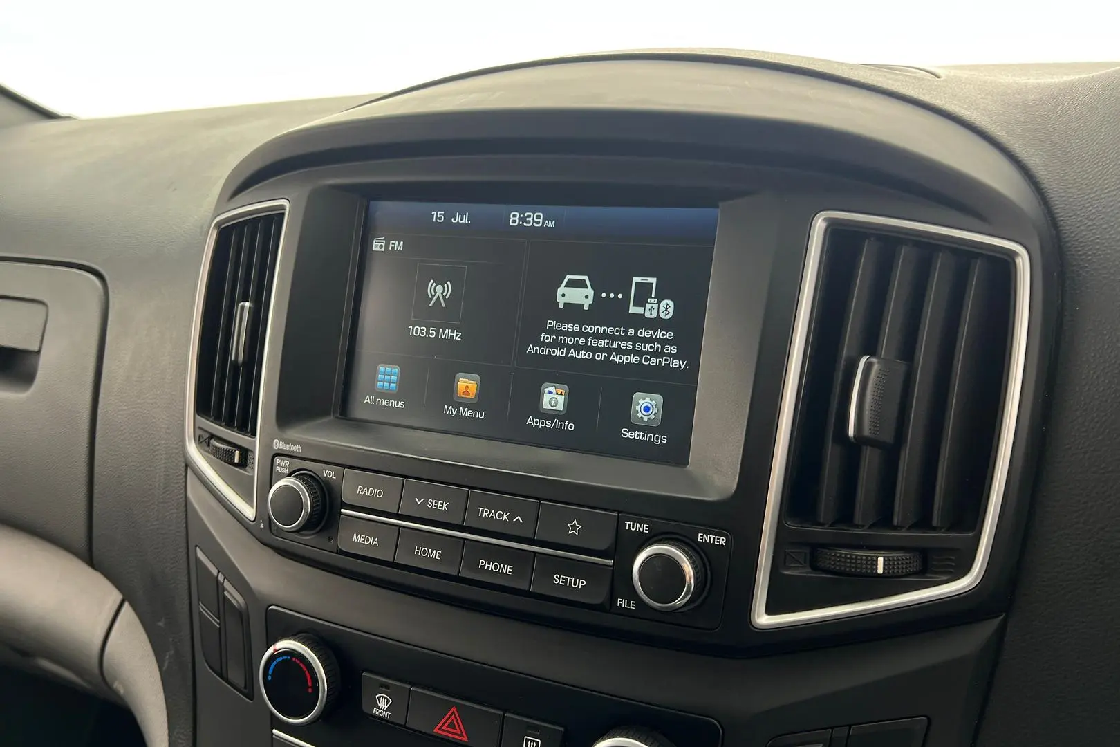 2021 Hyundai iLoad Gallery Image 14