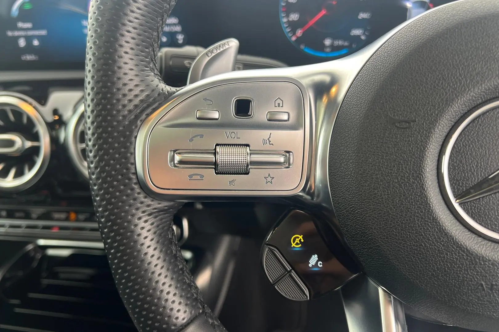 2020 Mercedes-Benz A-Class Gallery Image 15