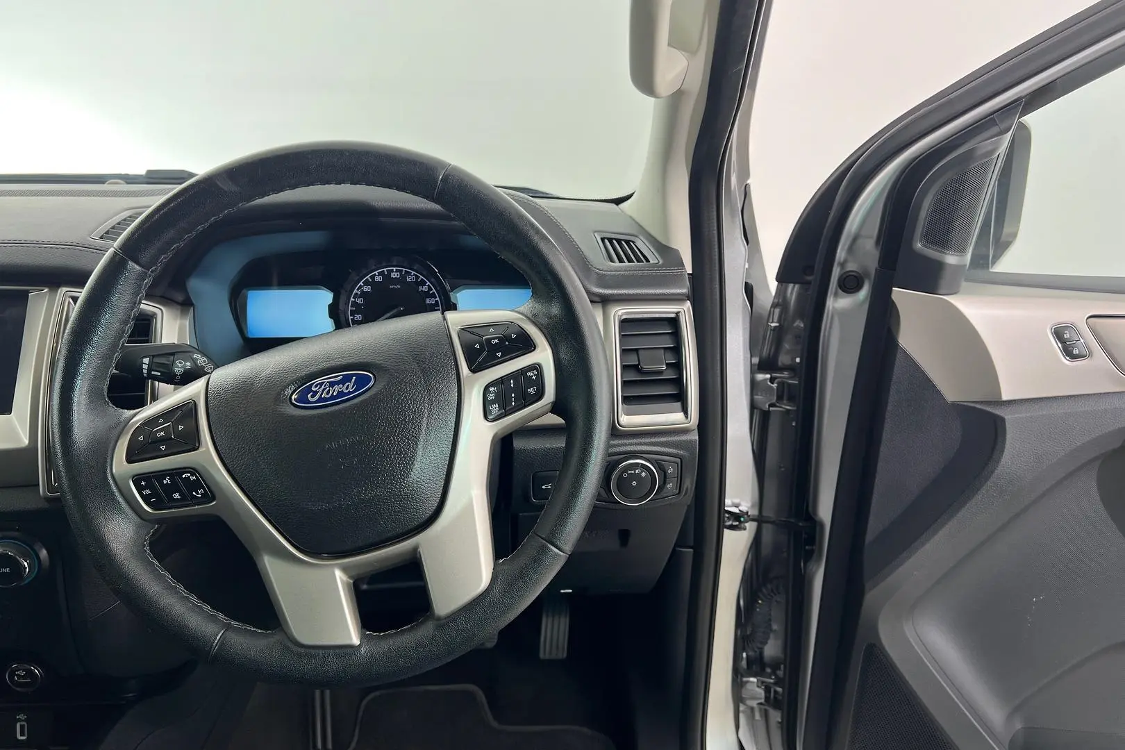 2019 Ford Everest Gallery Image 12