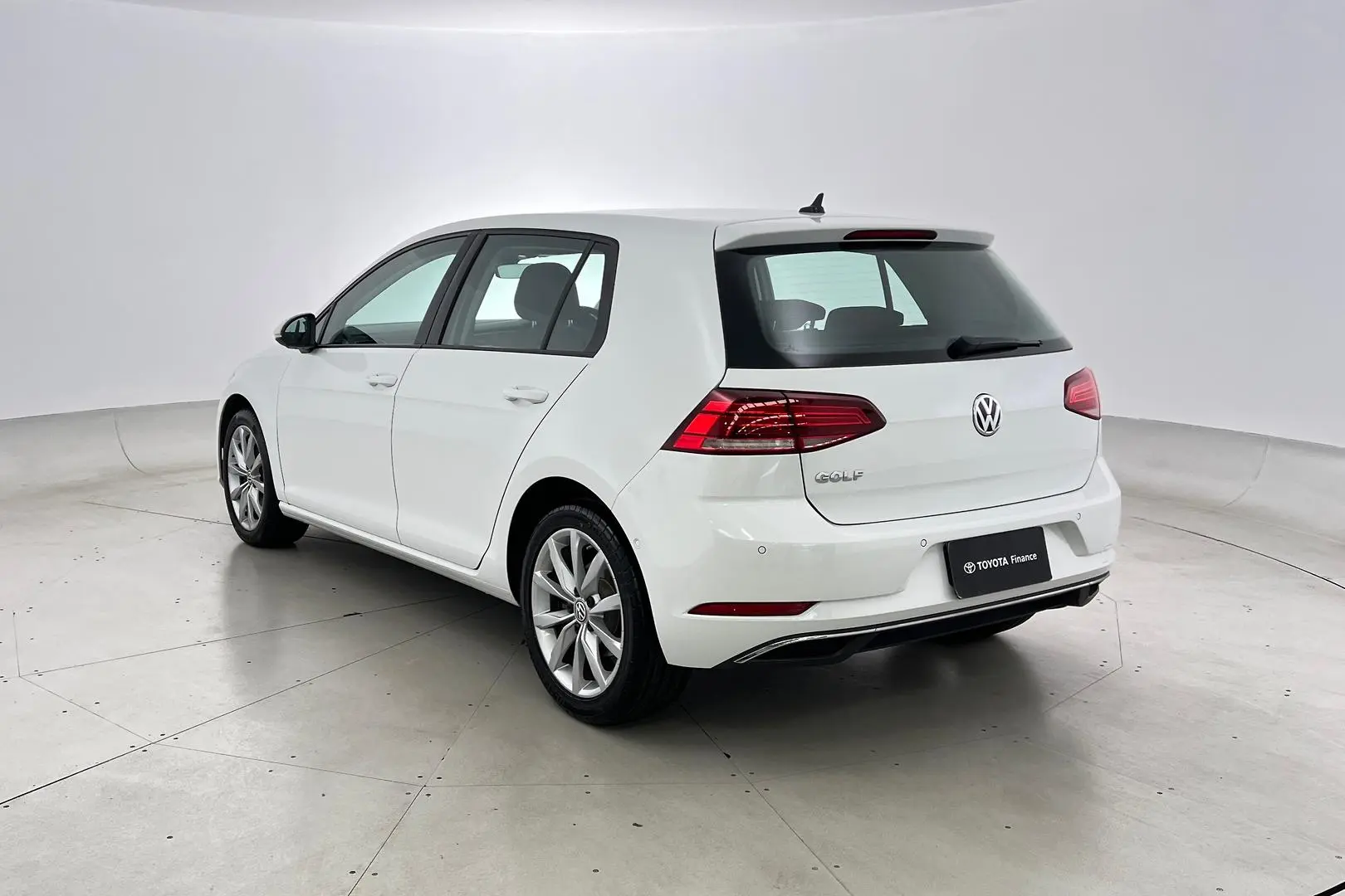 2017 Volkswagen Golf Gallery Image 2