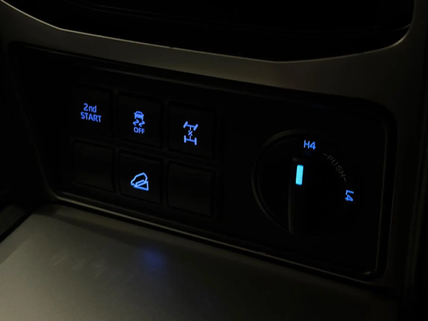 2022 Toyota Landcruiser Prado Gallery Image 20