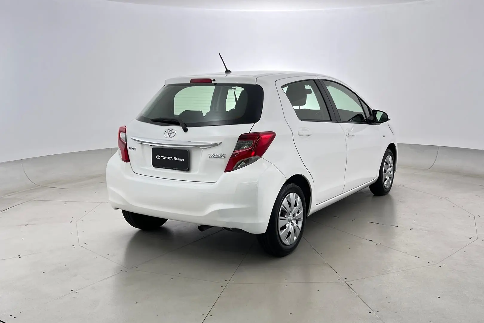 2014 Toyota Yaris Gallery Image 3