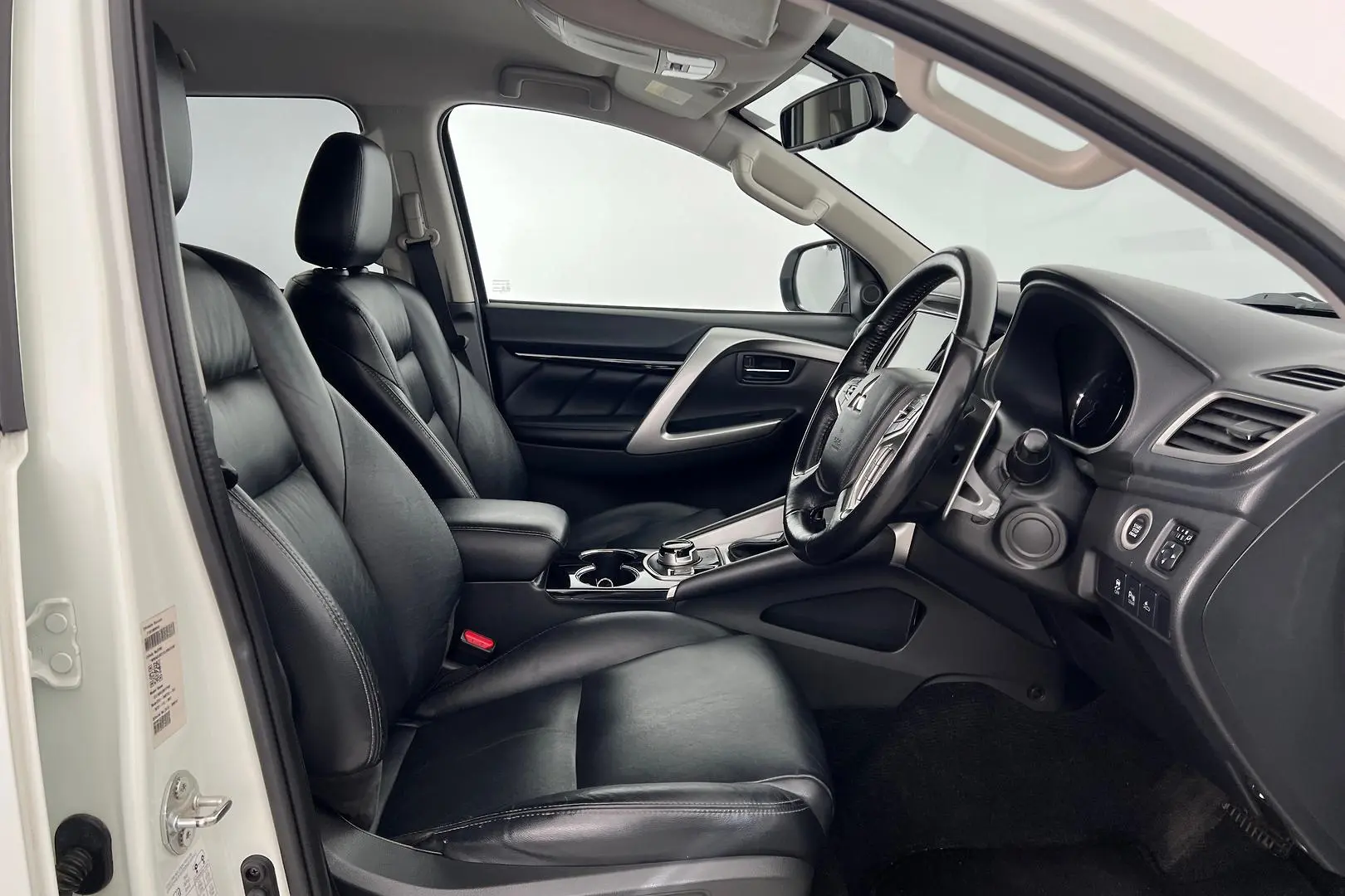 2018 Mitsubishi Pajero Sport Gallery Image 14