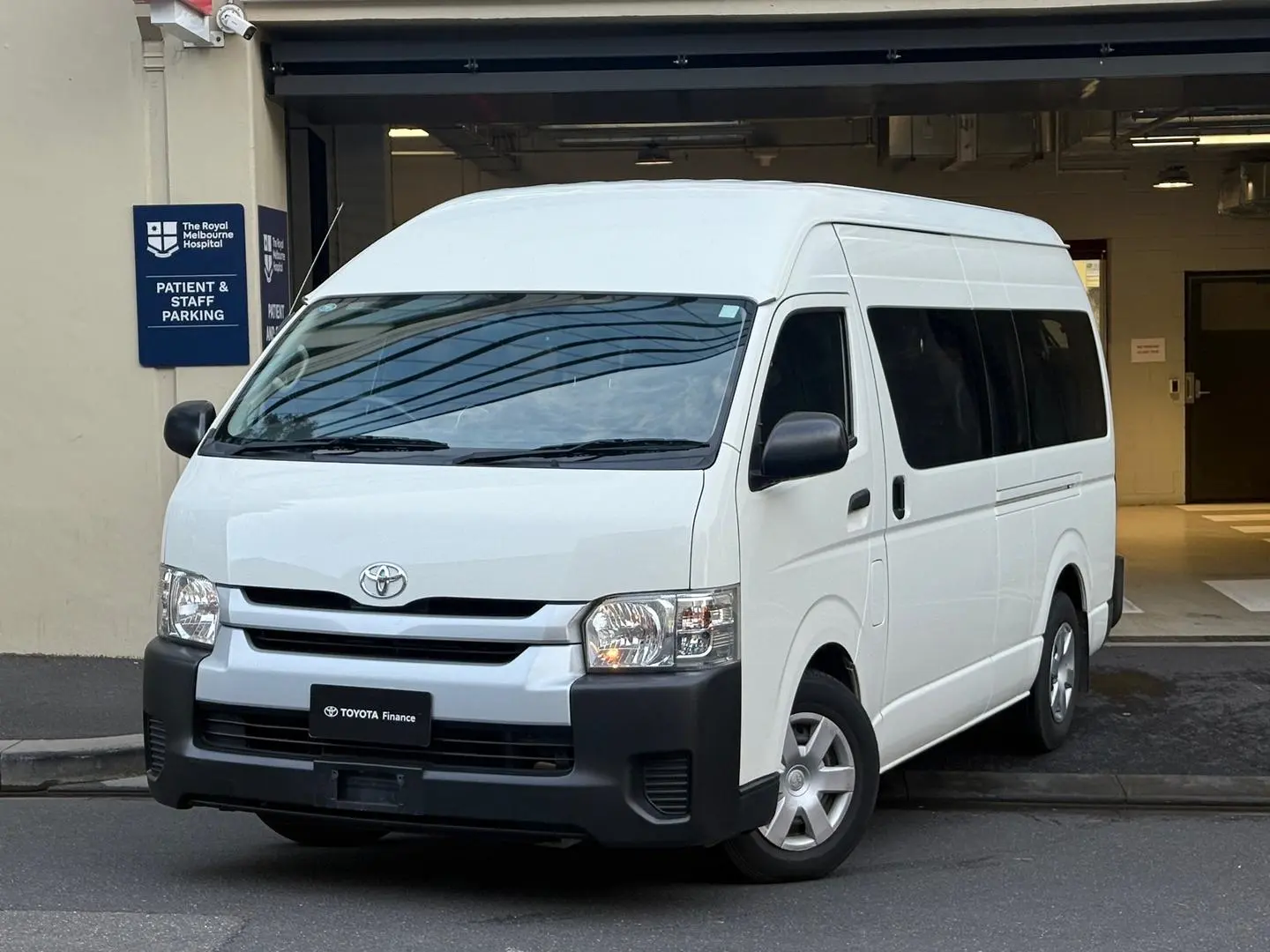 2019 Toyota Hiace Gallery Image 4