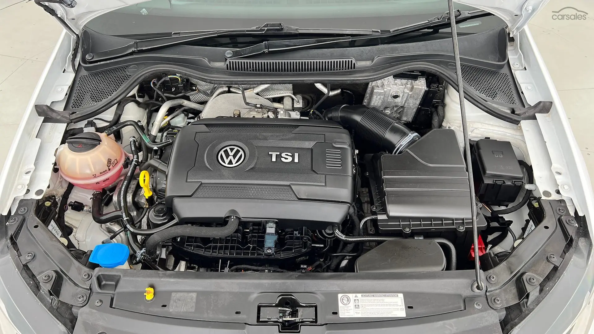 2016 Volkswagen Polo Image 24