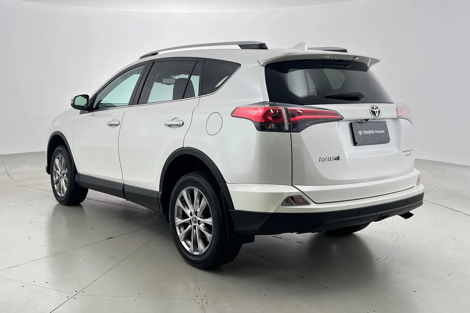 2016 Toyota RAV4 Gallery Image 7