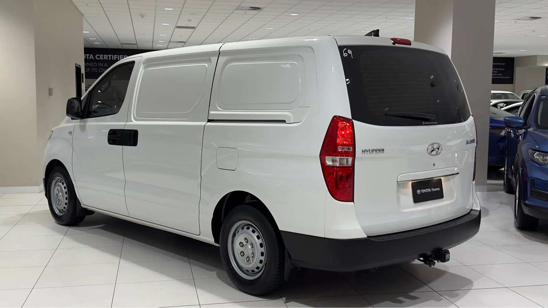 2021 Hyundai iLoad Gallery Image 8