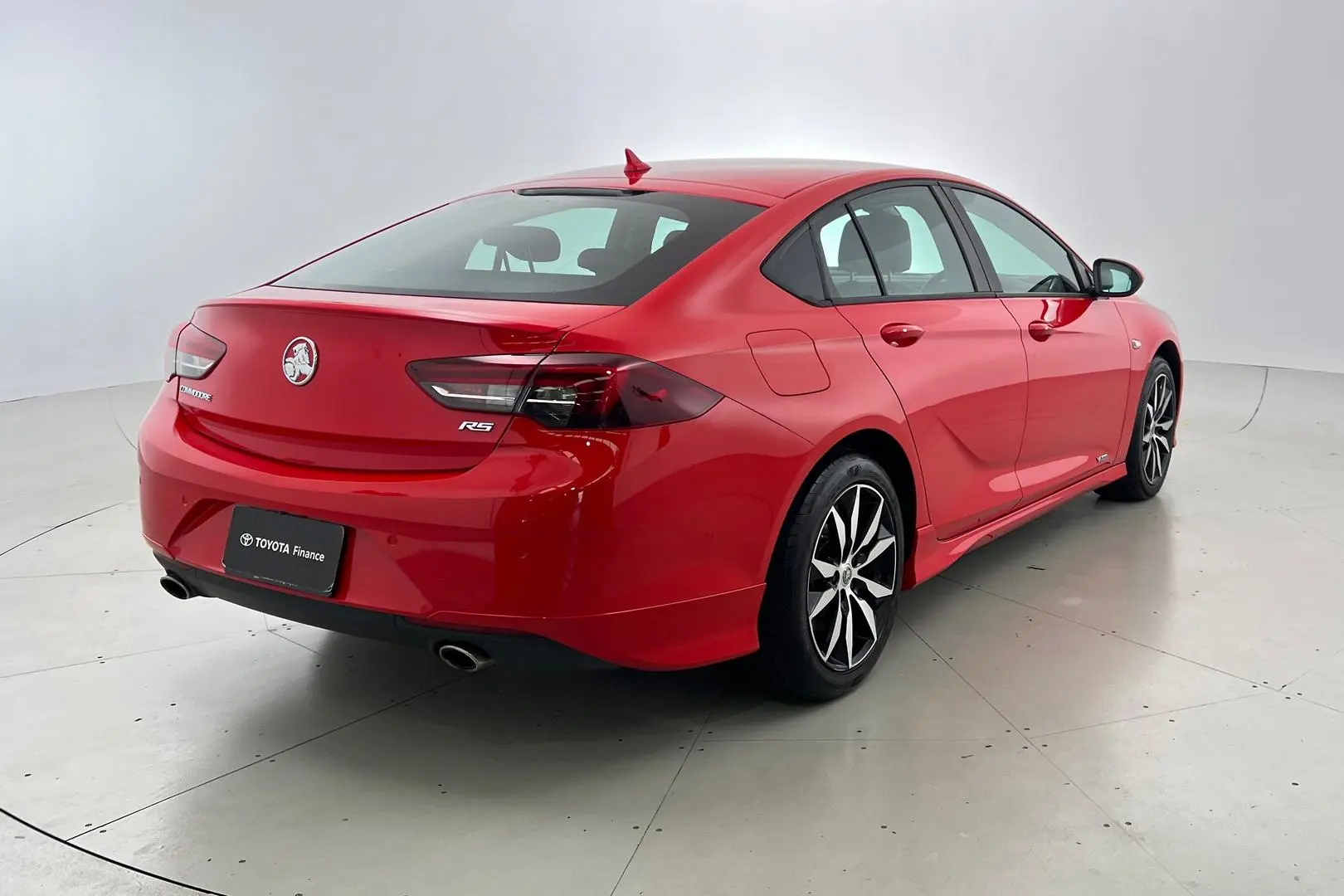 2019 Holden Commodore Gallery Image 4