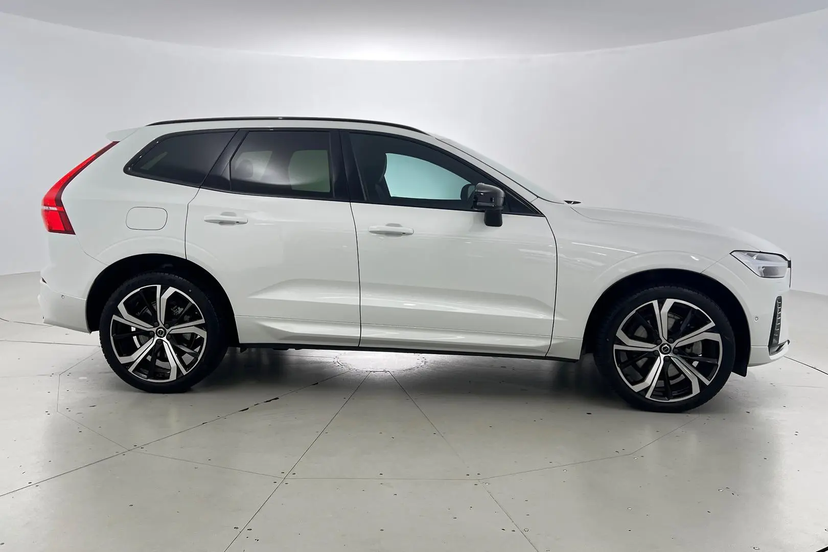 2021 Volvo XC60 Gallery Image 6