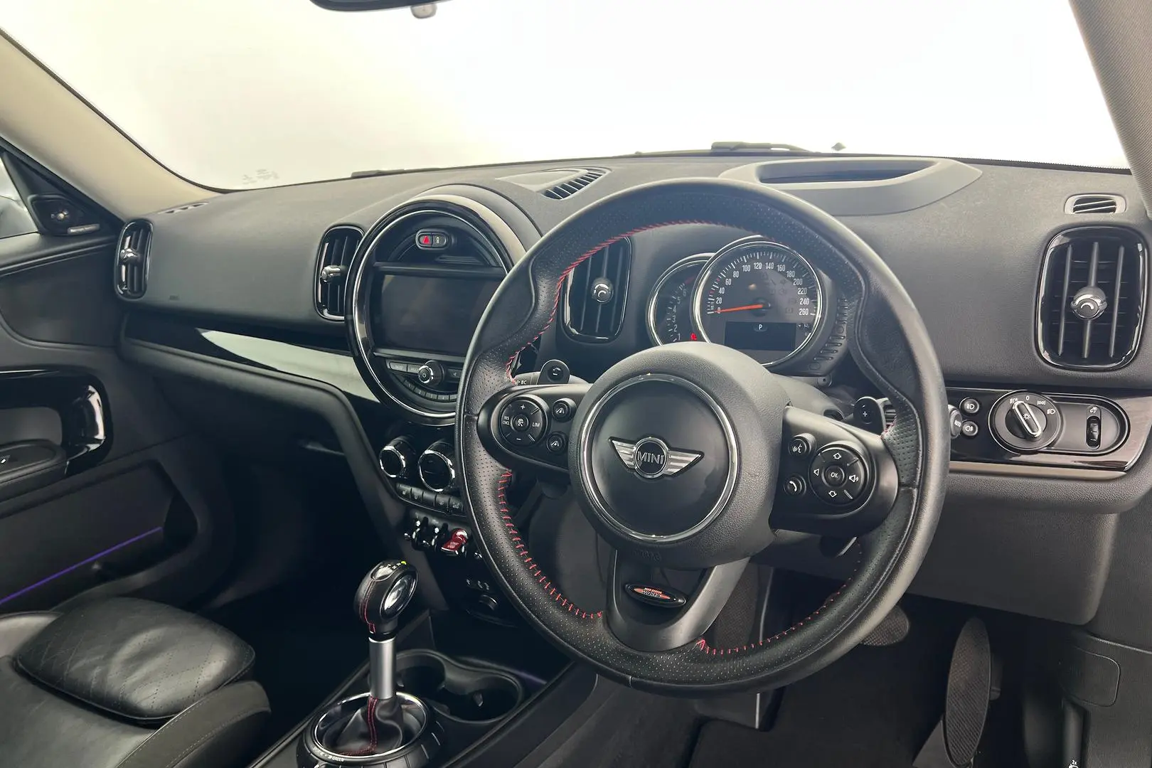 2017 MINI Countryman Gallery Image 13