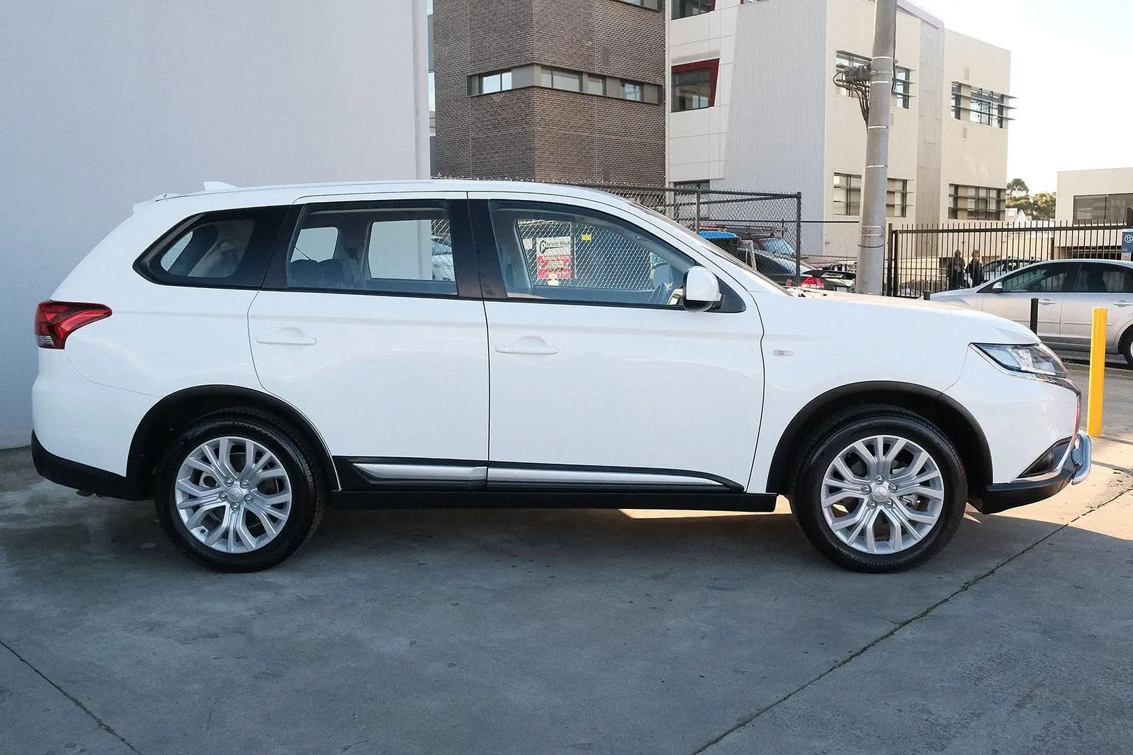 2021 Mitsubishi Outlander Gallery Image 5
