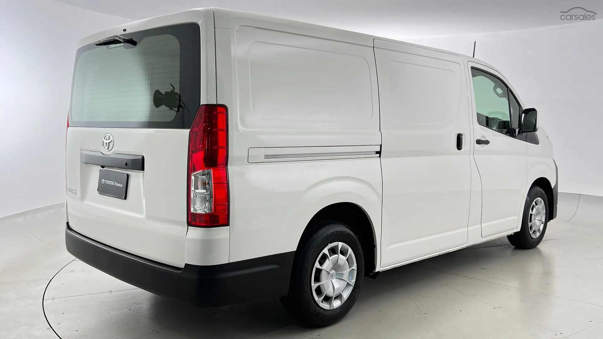 2020 Toyota Hiace Image 10