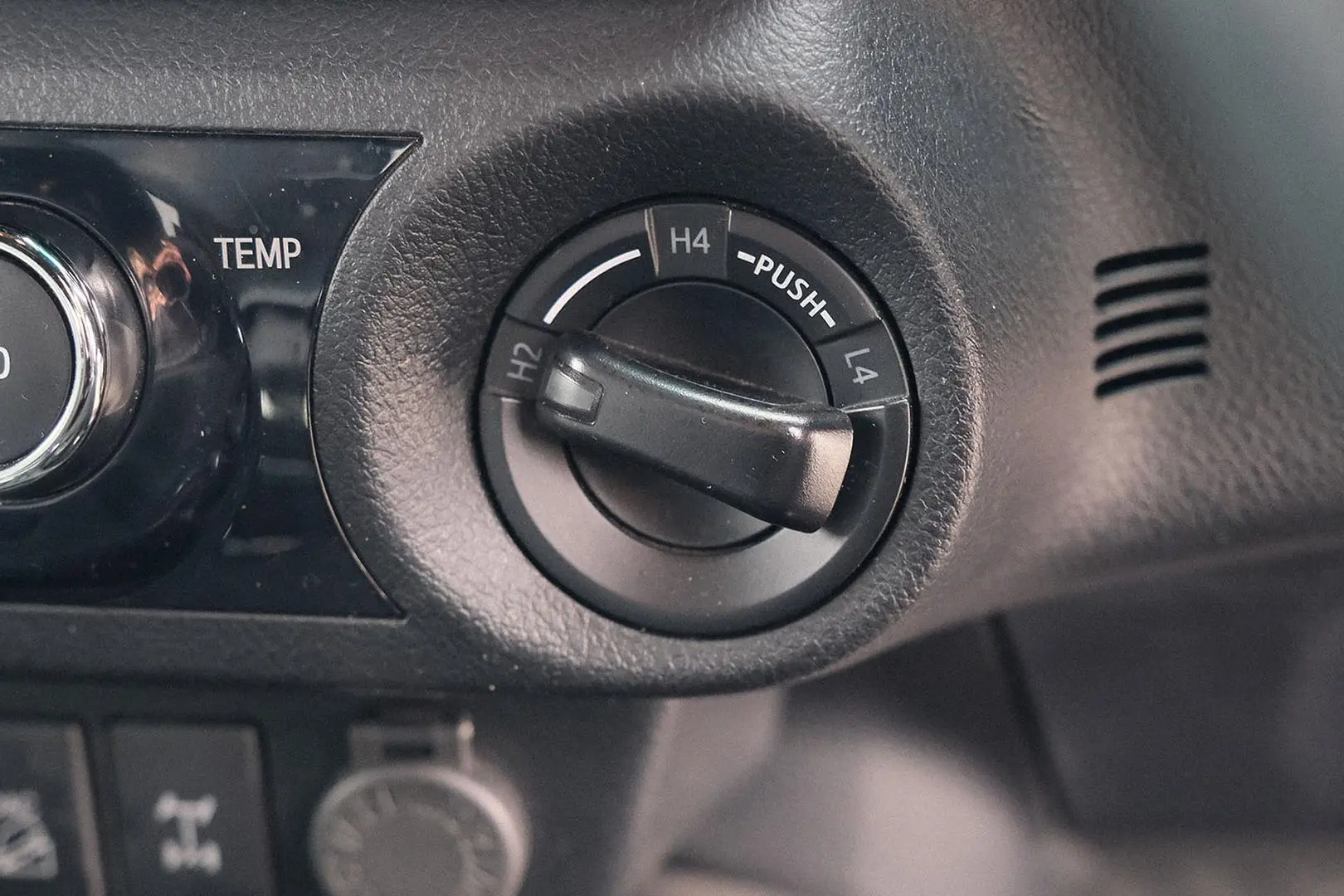 2020 Toyota Hilux Gallery Image 21