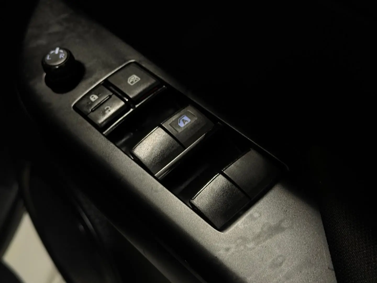 2020 Toyota Hilux Gallery Image 13