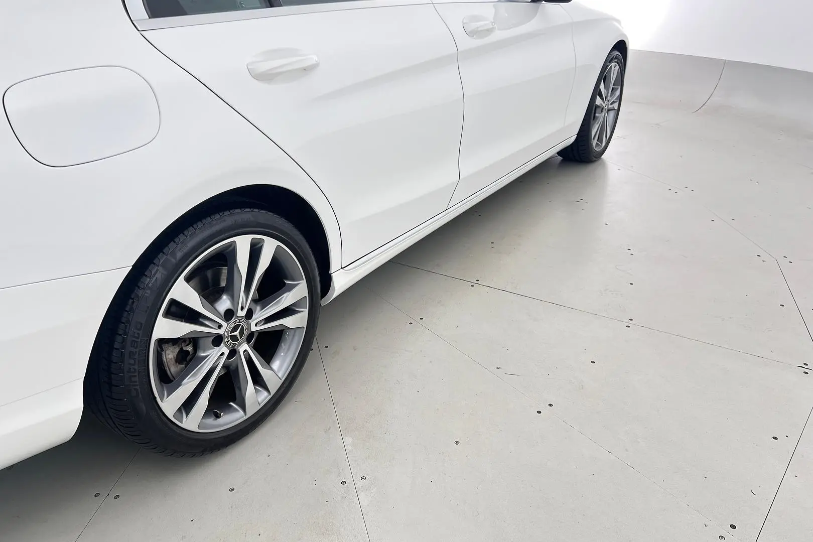 2020 Mercedes-Benz C-Class Gallery Image 5