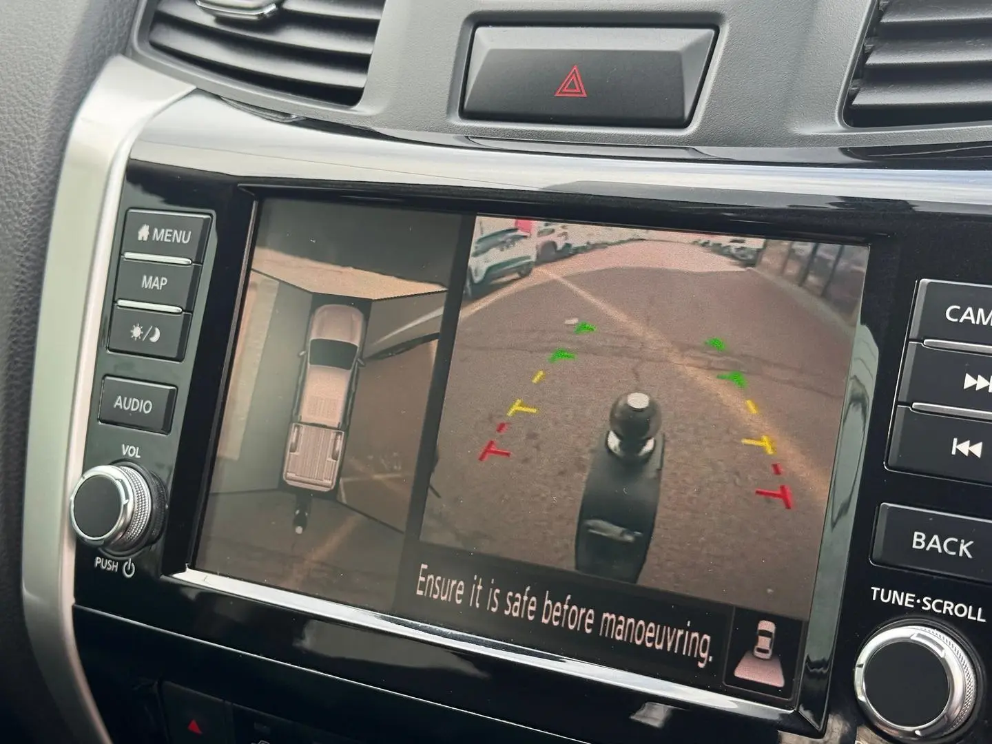 2020 Nissan Navara Gallery Image 21