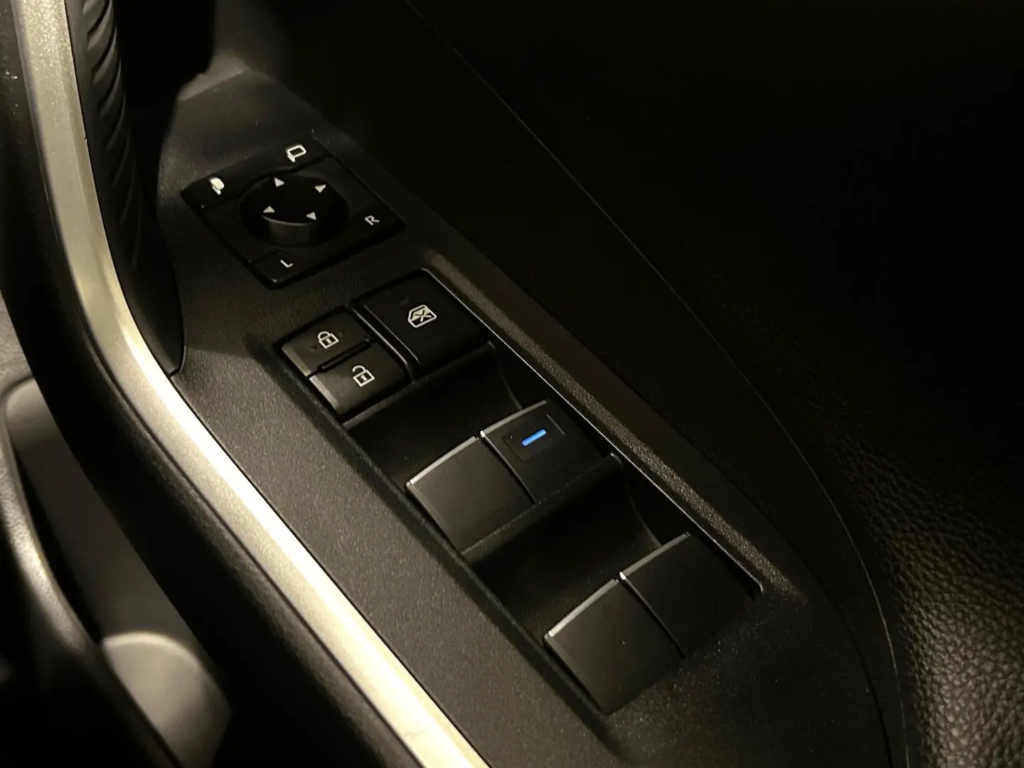 2020 Toyota RAV4 Gallery Image 24