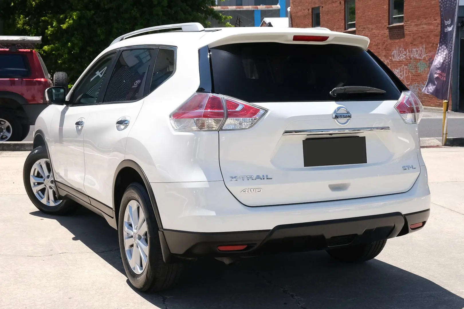 2015 Nissan X-Trail Gallery Image 2