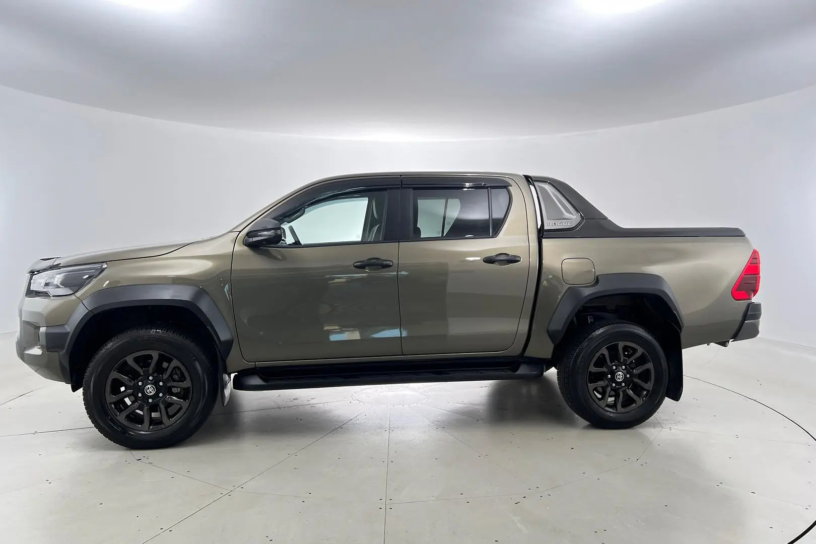 2023 Toyota Hilux Gallery Image 7