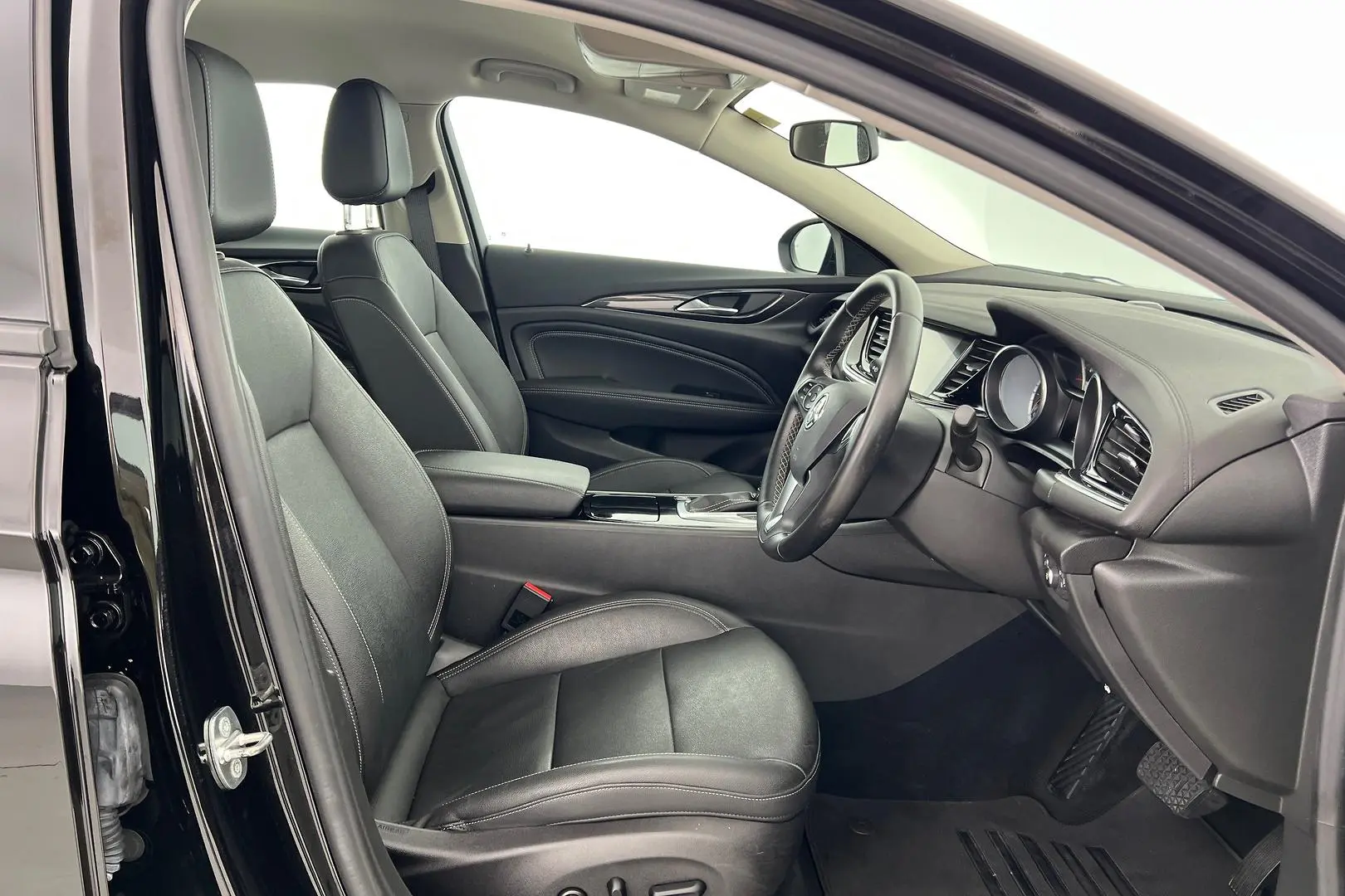 2019 Holden Calais Gallery Image 11