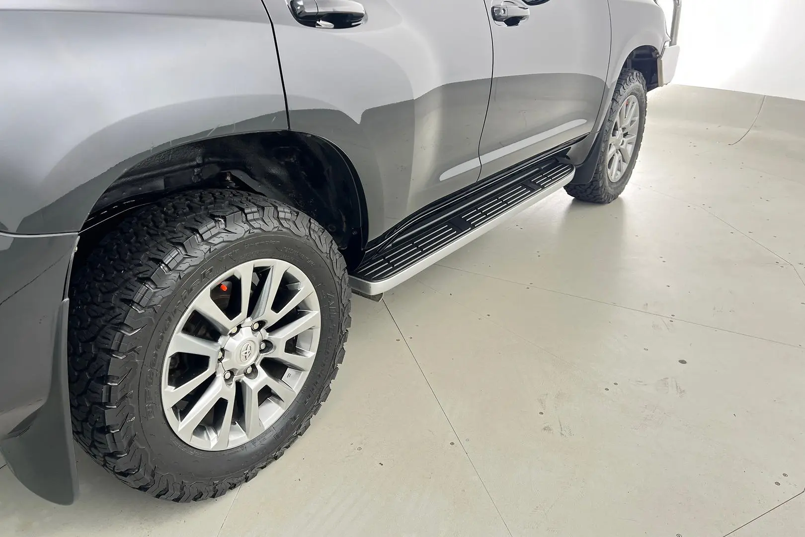 2018 Toyota Landcruiser Prado Gallery Image 5