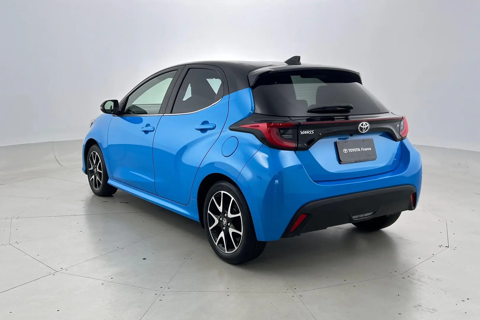 2021 Toyota Yaris Gallery Image 7