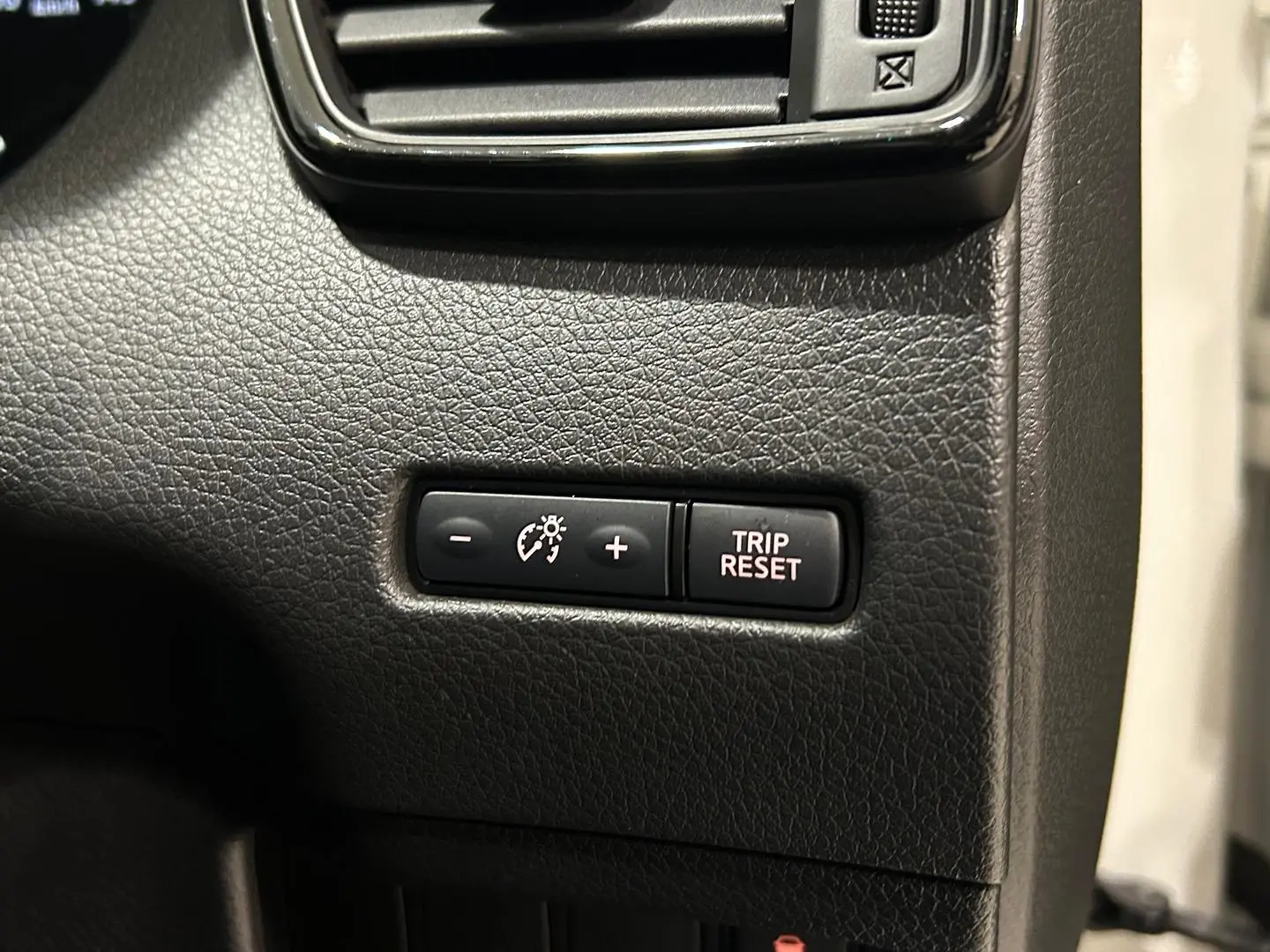2020 Nissan X-TRAIL Gallery Image 21