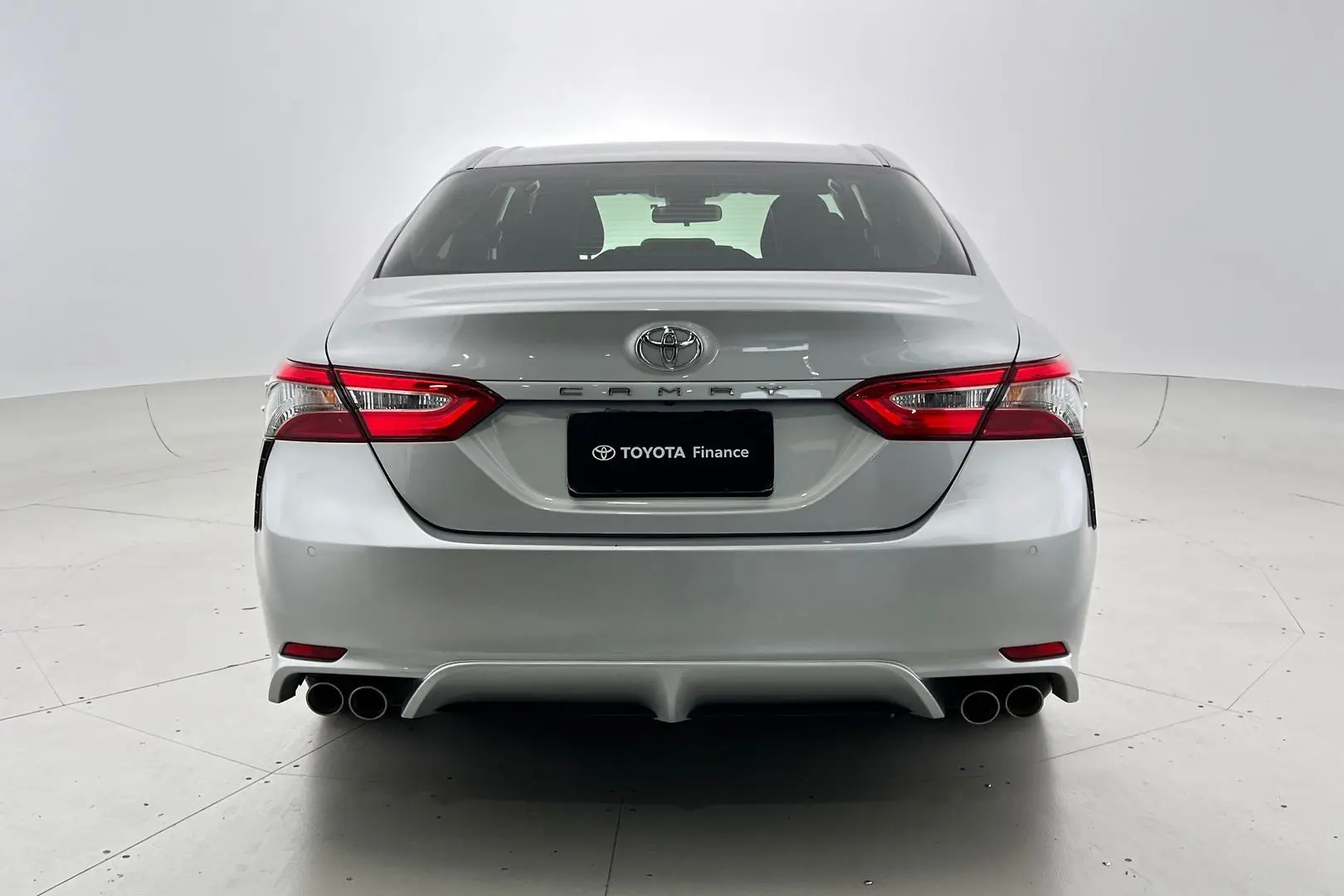 2019 Toyota Camry Gallery Image 3