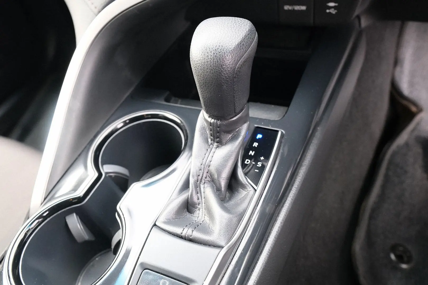2019 Toyota Camry Gallery Image 17