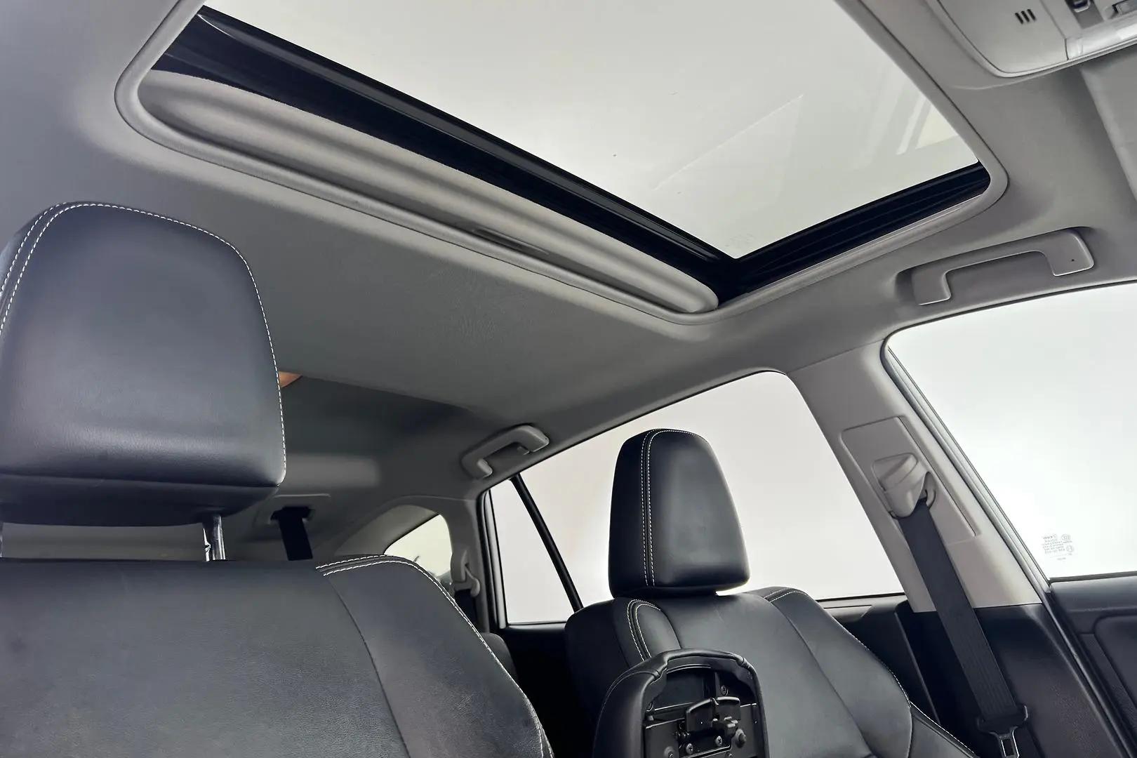 2016 Toyota RAV4 Gallery Image 16