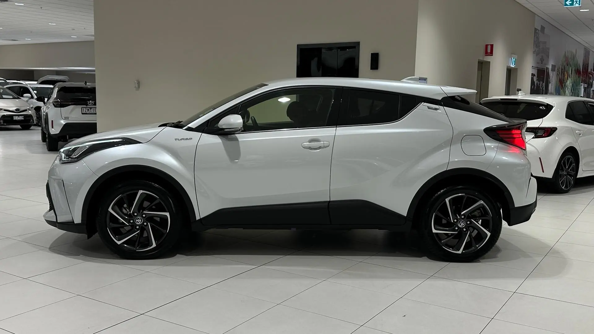 2022 Toyota C-HR Gallery Image 2