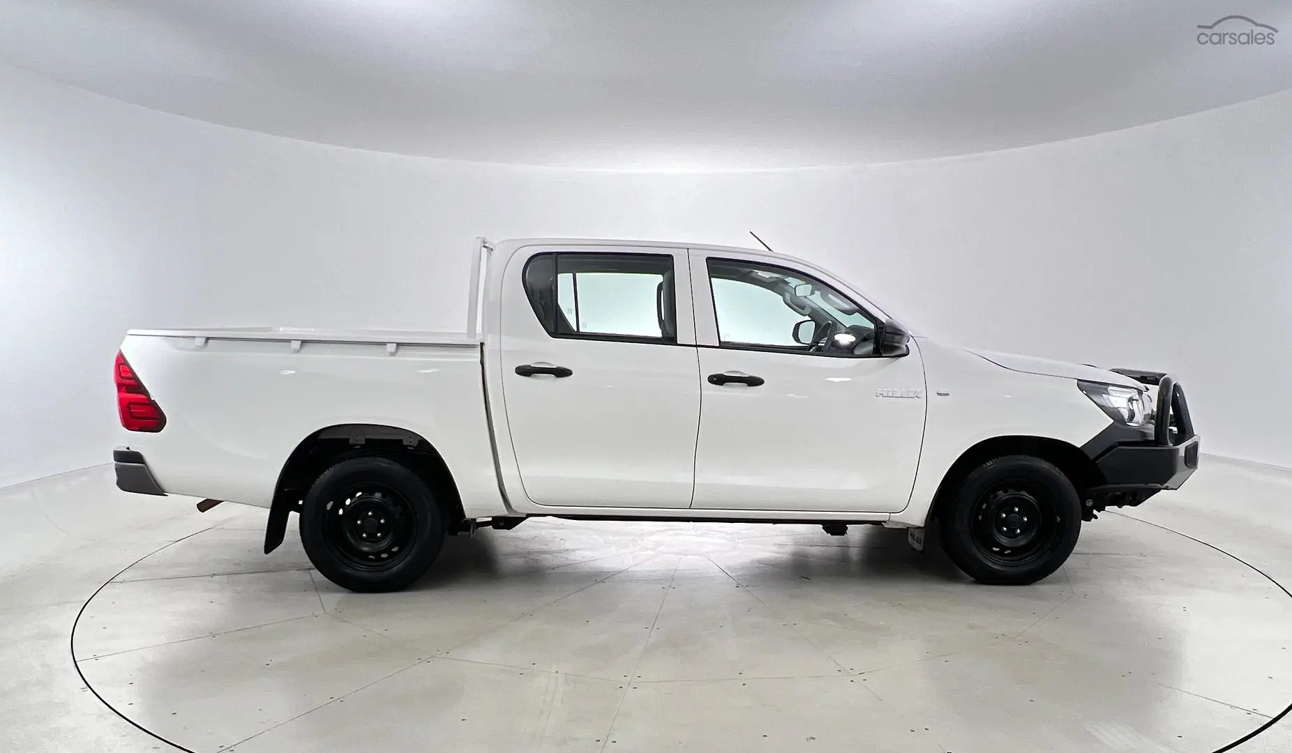 2020 Toyota Hilux Image 2