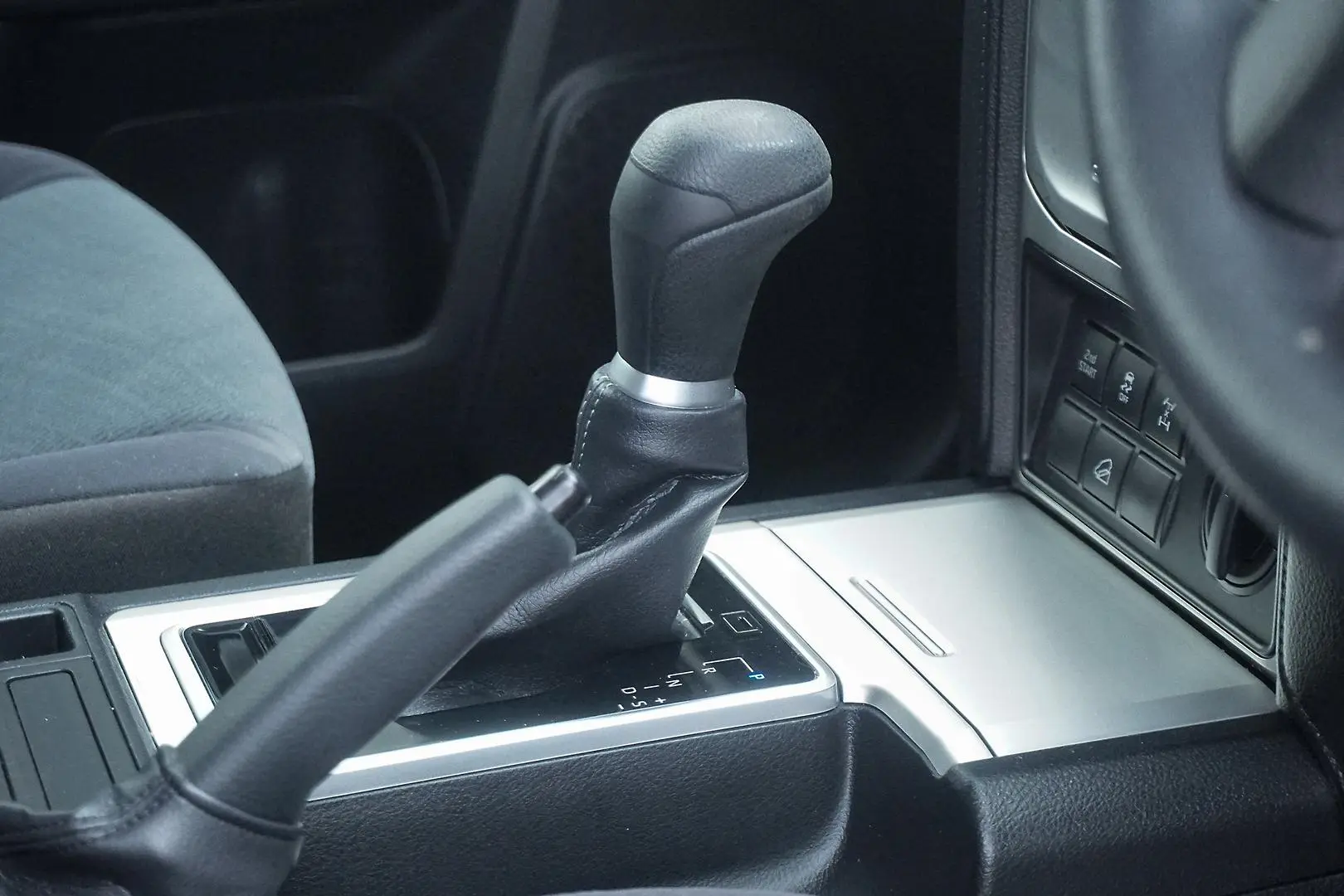 2020 Toyota Landcruiser Prado Gallery Image 16