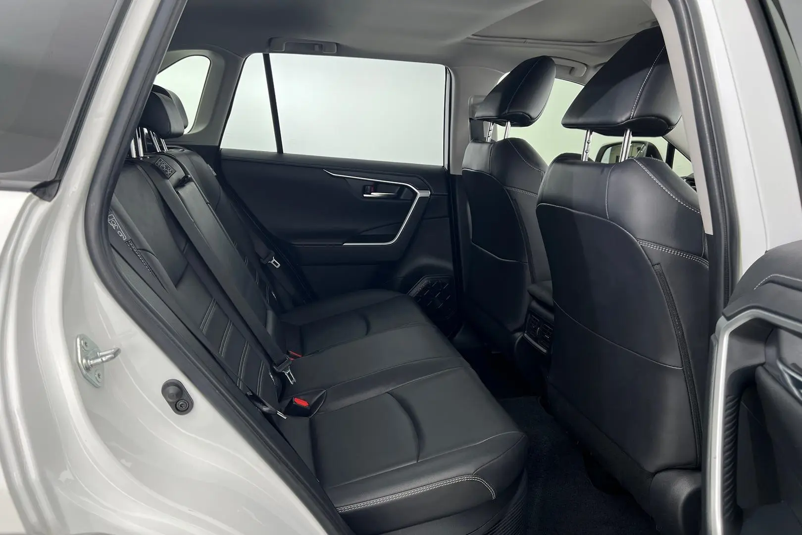 2019 Toyota RAV4 Gallery Image 16