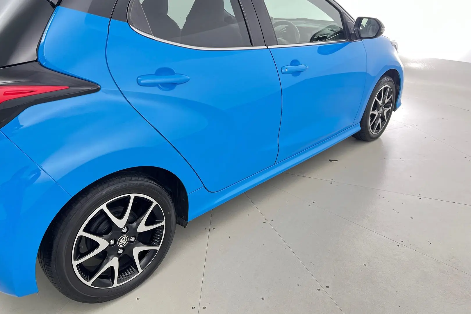 2021 Toyota Yaris Gallery Image 5
