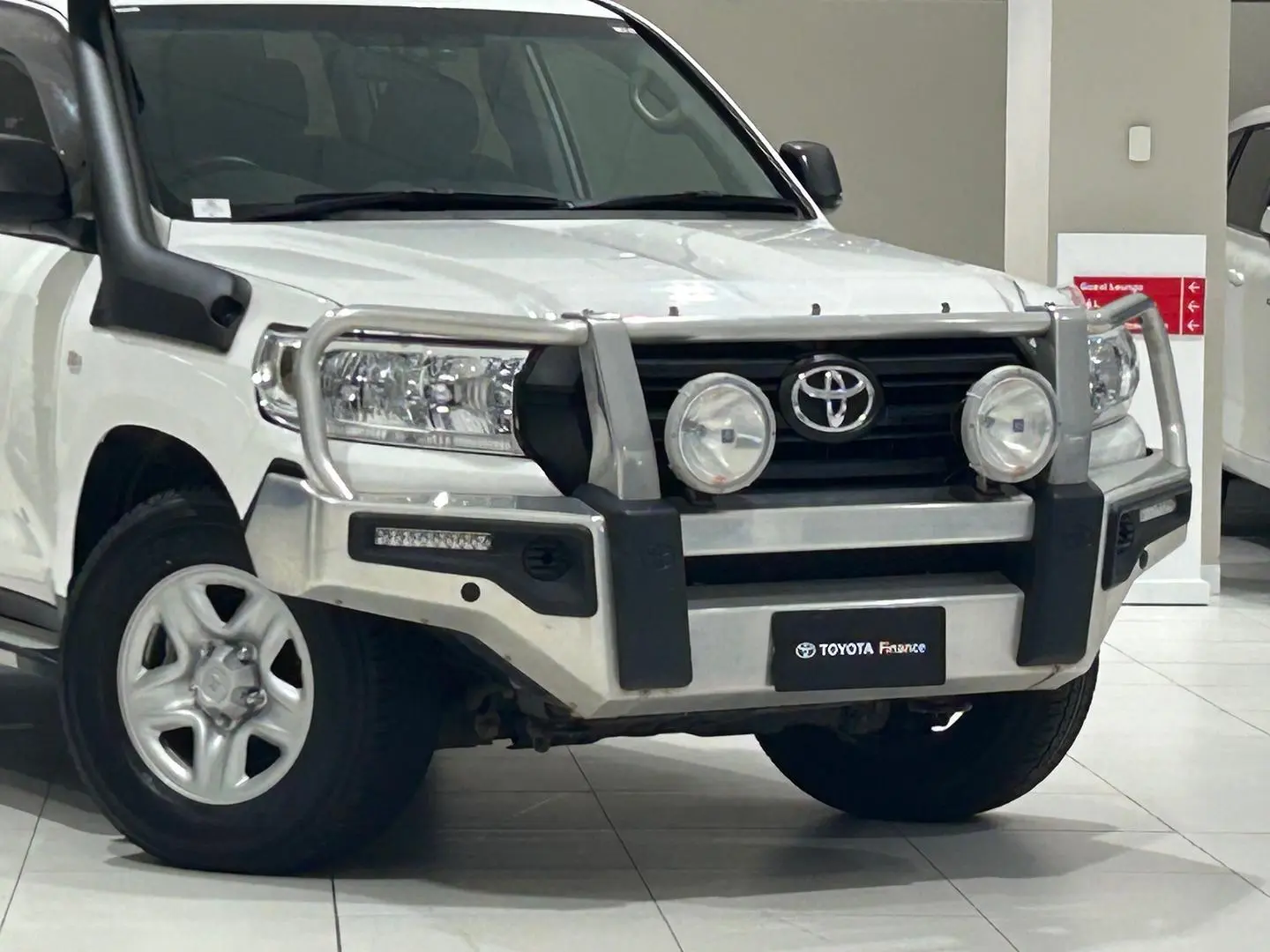 2020 Toyota Landcruiser Image 3