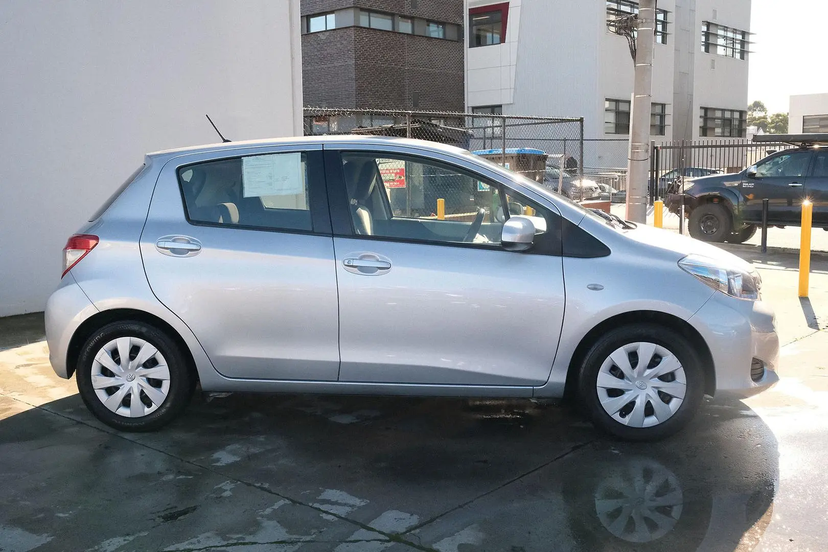 2013 Toyota Yaris Gallery Image 5
